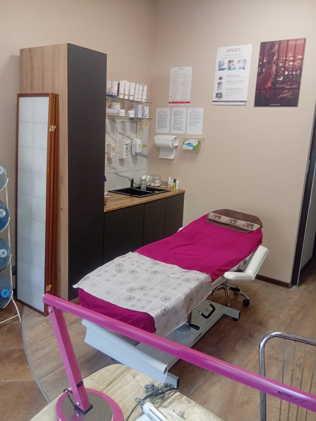Detal wyposażenia salonu kosmetycznego