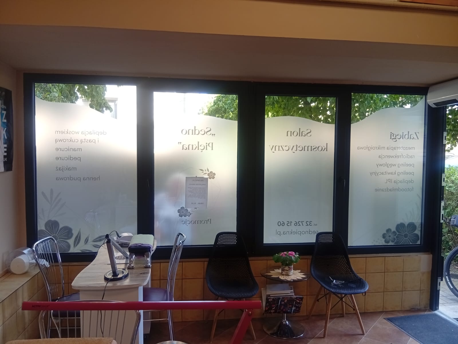 Estetycznie zaaranżowane wnętrze salonu